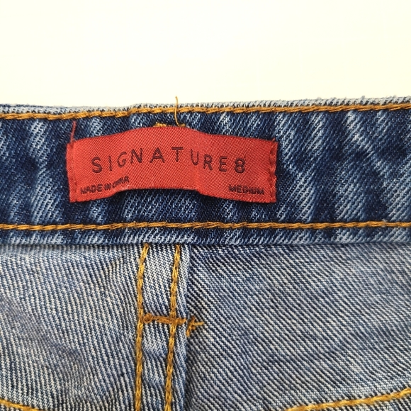 Signature 8 Distressed Button Fly Jean Shorts size medium - Picture 4 of 4
